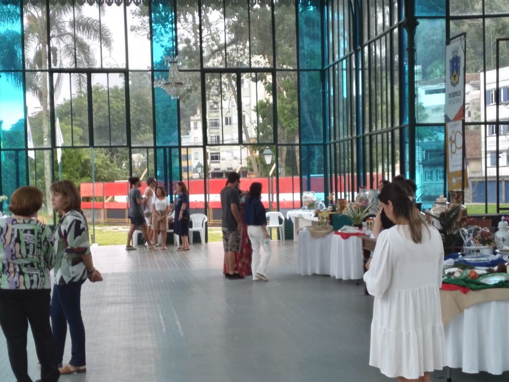 Exposição de Pintura e Porcelana acontece entre os dias 8 e 10, no Palácio de Cristal