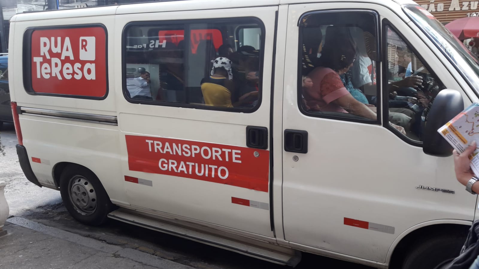 Bauernfashion na Rua Teresa: vans farão transporte gratuito para o polo de moda