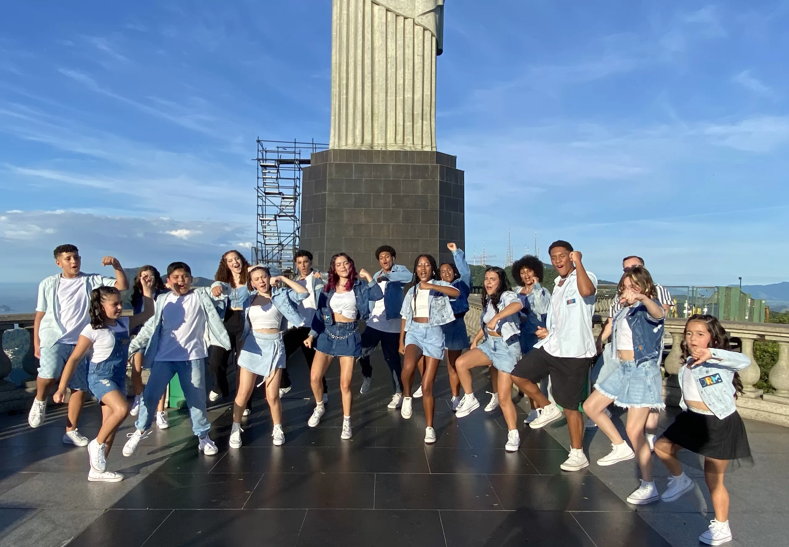 Escola de Música Cristo Redentor lança clipe com o Grupo Do Re Mi em homenagem aos 40 anos do Rock in Rio