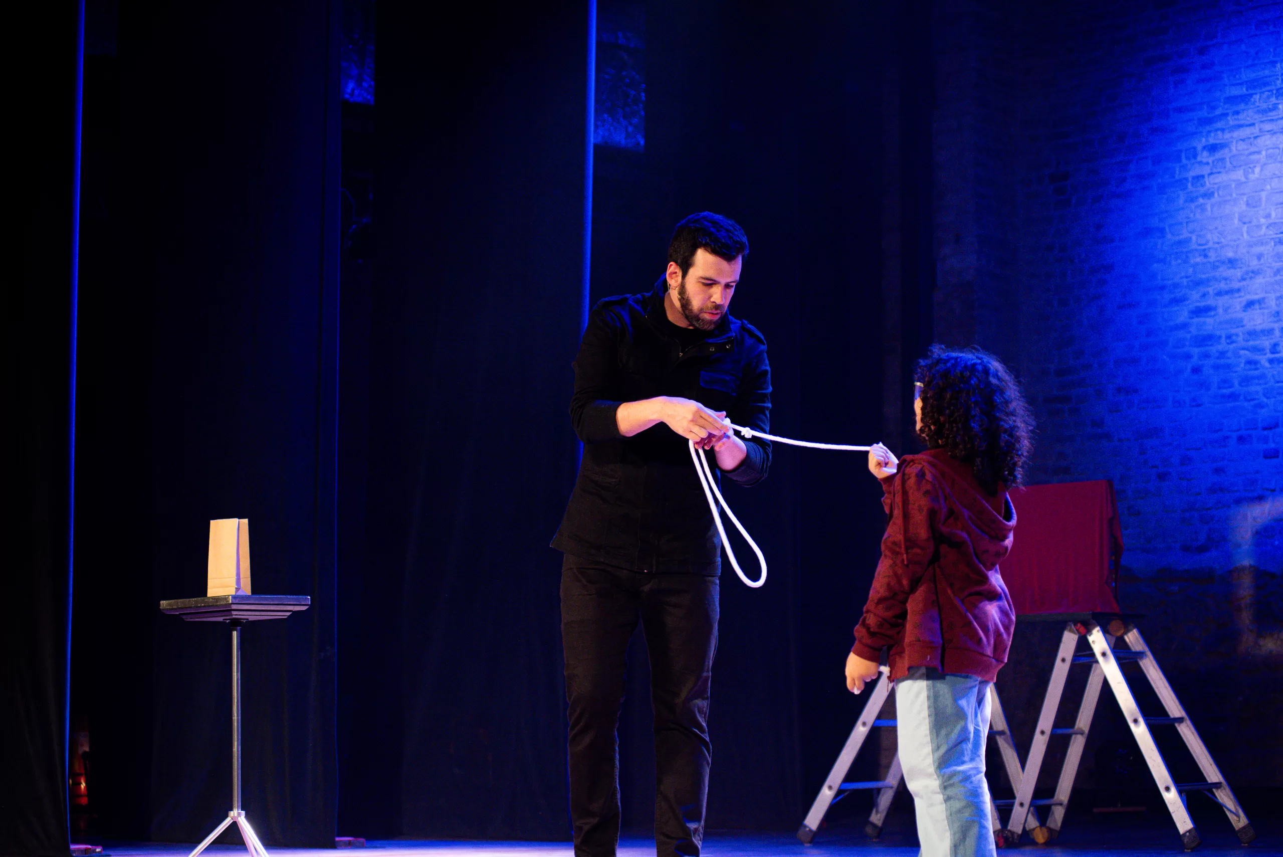 Teatro Imperial recebe neste sábado show de mágica e ilusionismo de Lucas Toledo