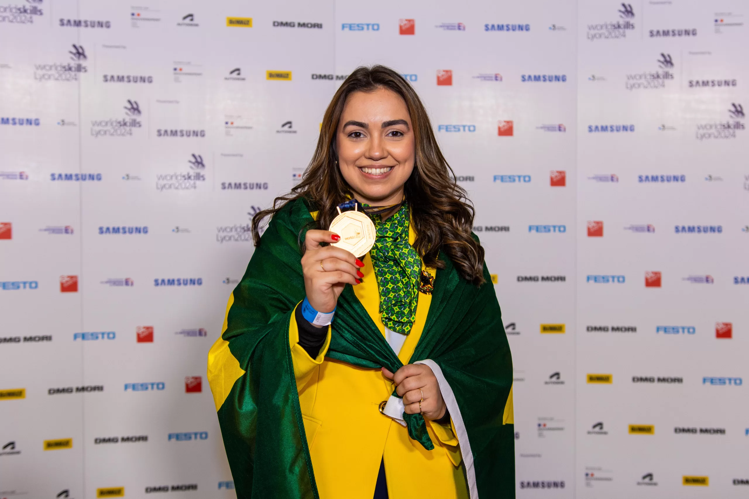 Aluna de Beleza do Senac RJ conquista medalha de ouro na WorldSkills 2024