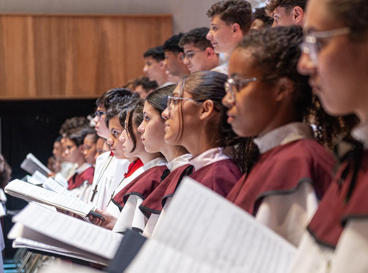 Corais dos Canarinhos de Petrópolis e Orquestra Sinfônica da UFRJ apresentam o “Réquiem de Mozart” no Dia de Finados