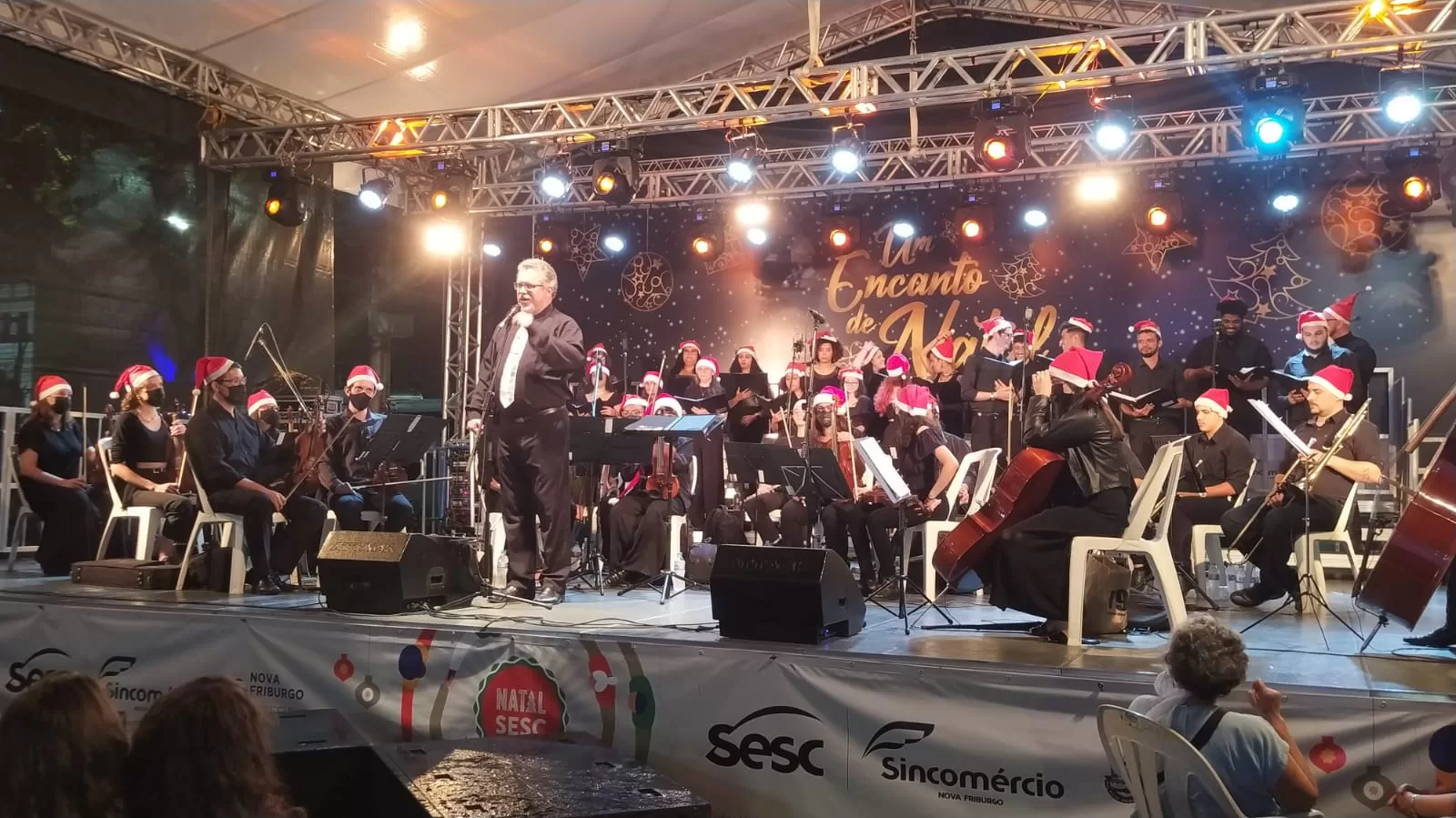 Orquestra e Coral da UCP inauguram a temporada natalina no Shopping Vilarejo